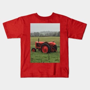 Vintage Red Tractor in a Field Kids T-Shirt